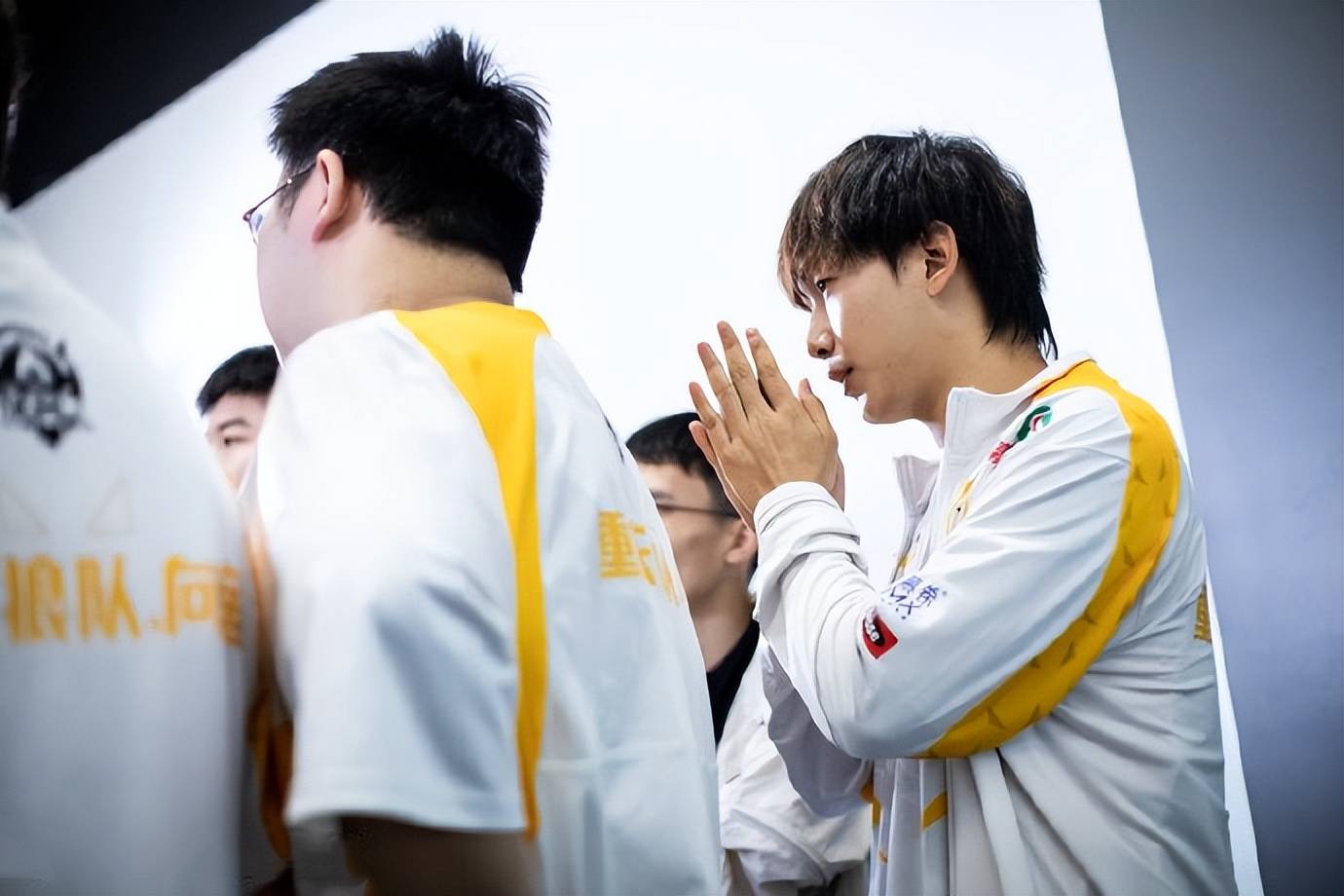 王者荣耀:狼队3:1战胜eStar,飞牛赛后激动发文